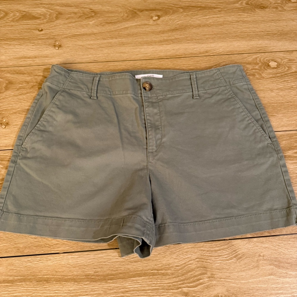 LOFT Sage Green Women's 4th Monroe Cargo Shorts